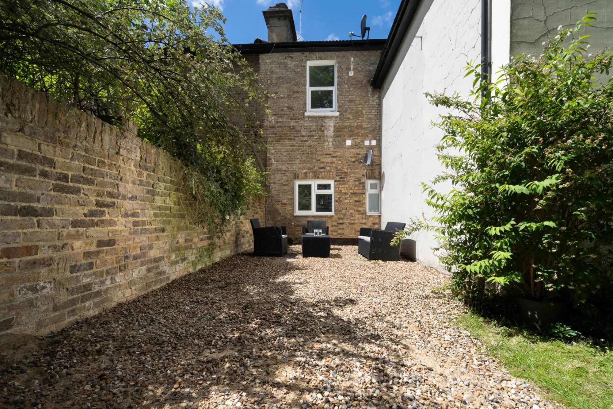 Cozy 2 Bedroom Apartment In Sutton Sutton  Exterior photo