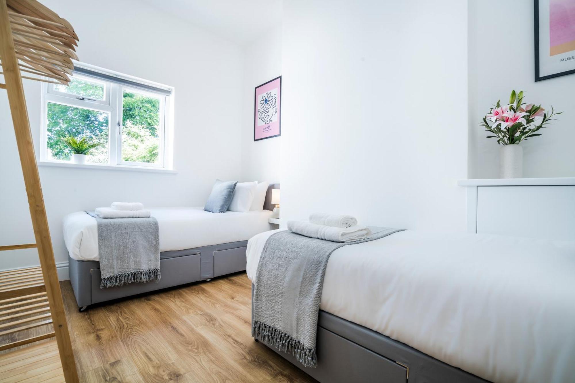 Cozy 2 Bedroom Apartment In Sutton Sutton  Exterior photo