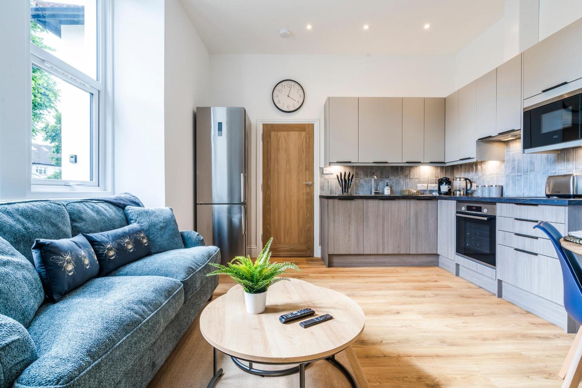 Cozy 2 Bedroom Apartment In Sutton Sutton  Exterior photo