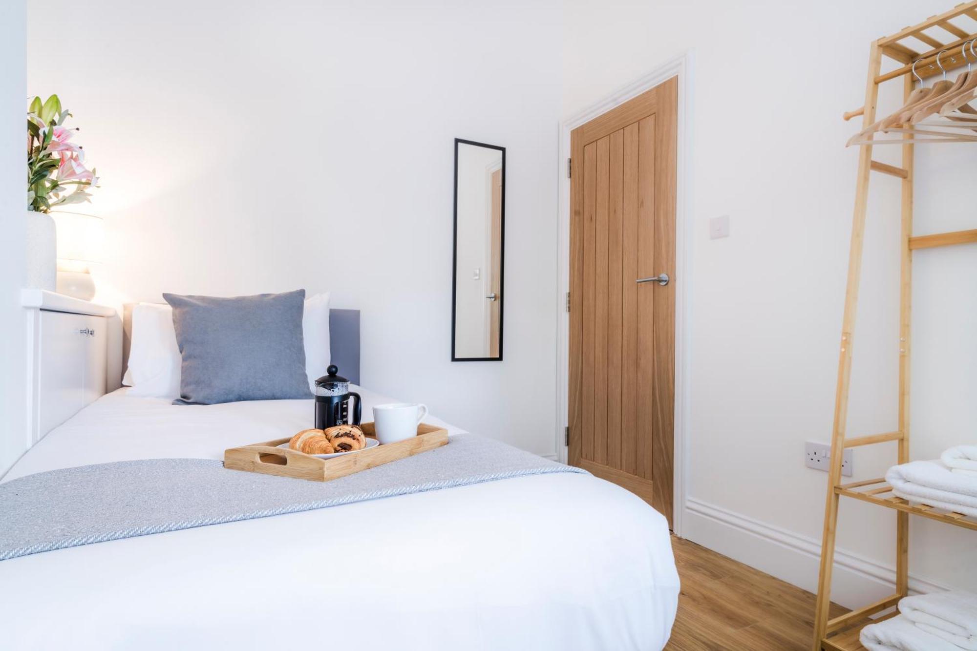 Cozy 2 Bedroom Apartment In Sutton Sutton  Exterior photo
