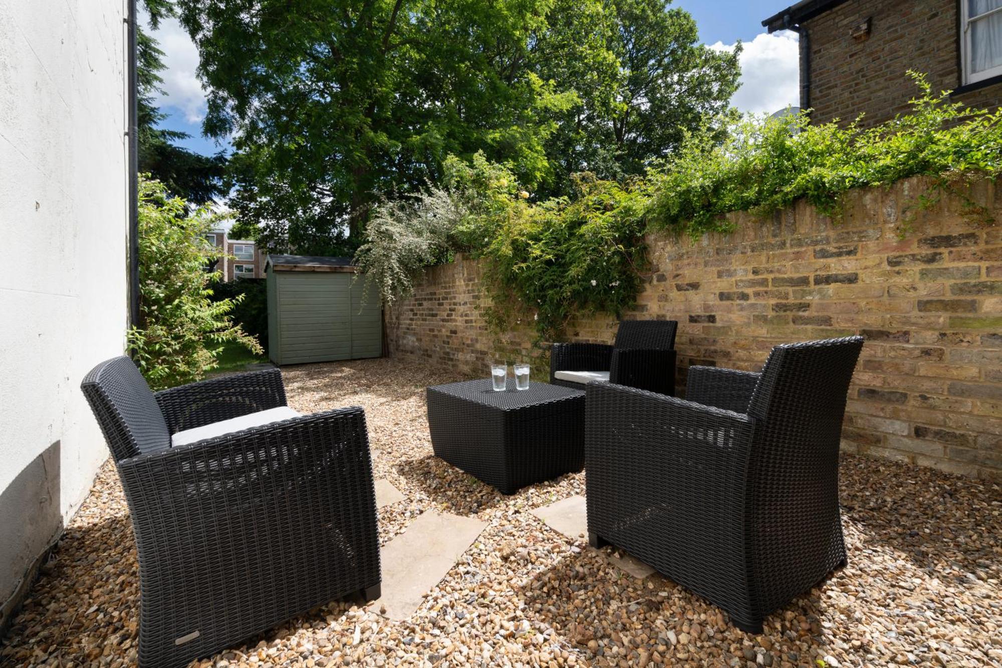 Cozy 2 Bedroom Apartment In Sutton Sutton  Exterior photo